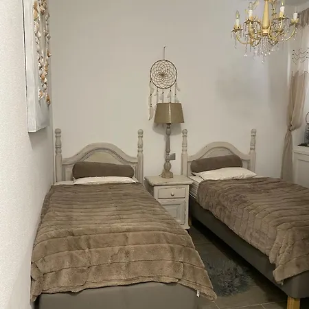 Banderas Διαμέρισμα *